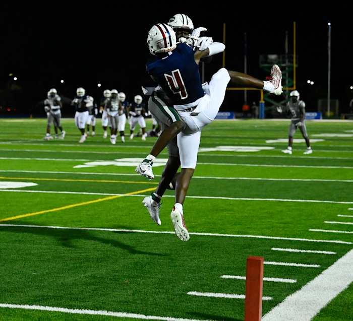 Chaminade-Madonna vs Miami Central Football - Robson Lopes - 08-26-20231105